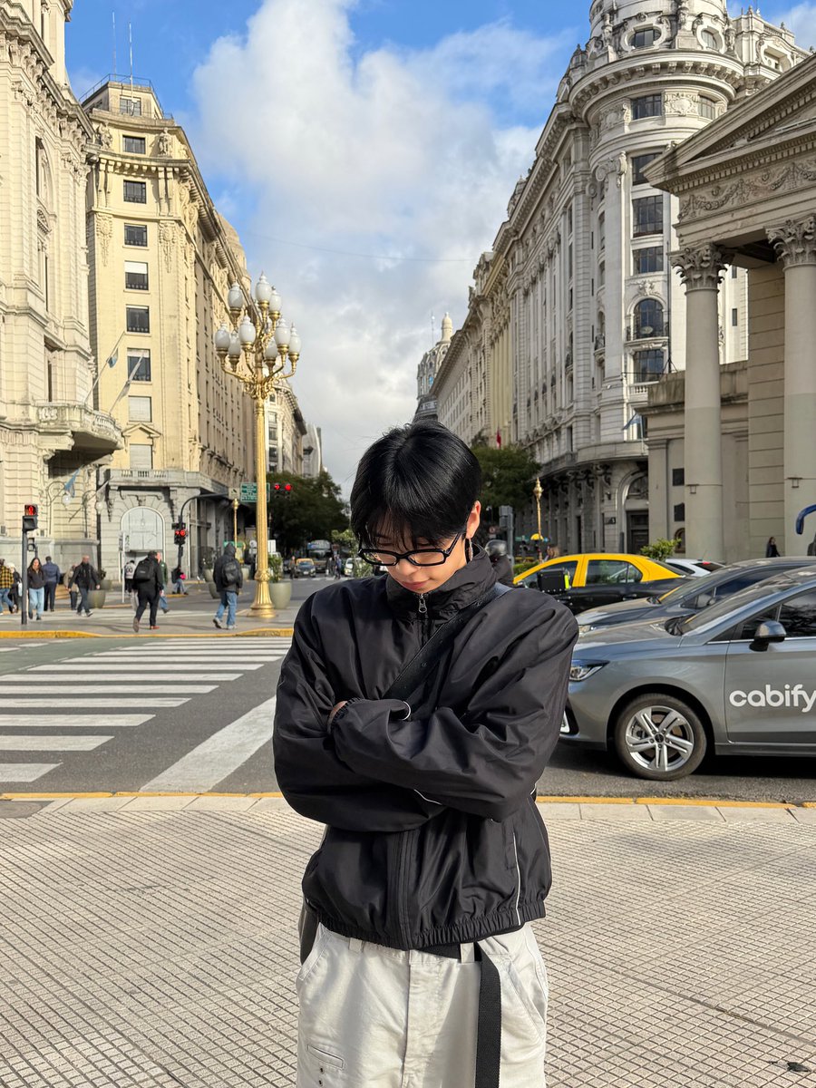 BUIUBiiiiii's tweet photo. 음란조교 안경 https://t.co/1731hDz4rU