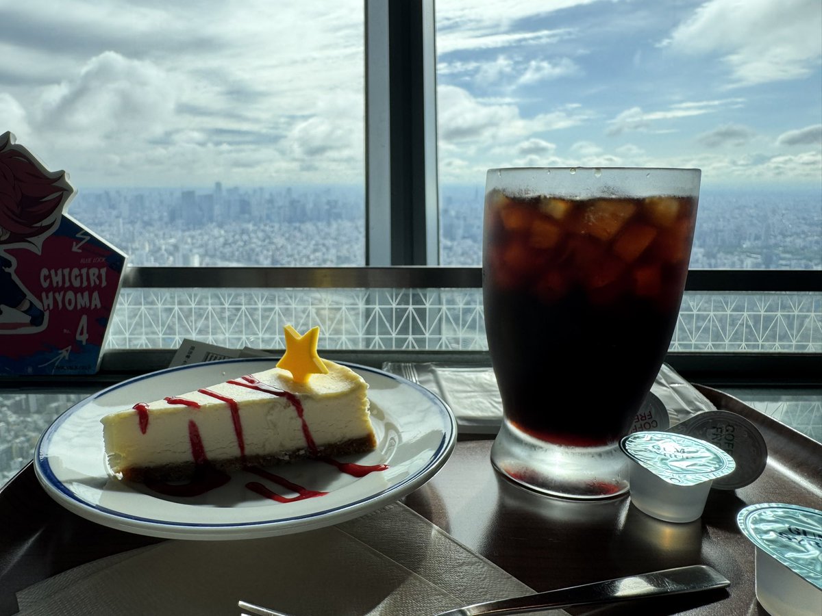 route999_ff's tweet photo. そんなんお前、一人でスカイツリー登って上のカフェで風景眺めながら読書してるに決まってんだろ。 https://t.co/wcpJNfXWgi