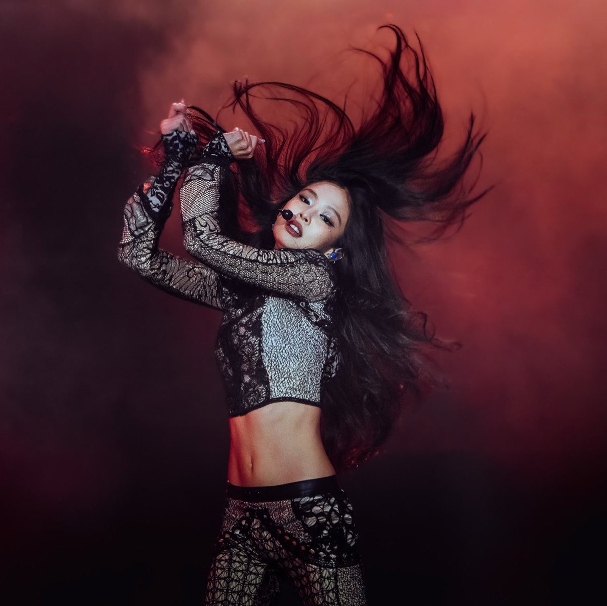 p1nks4vage's tweet photo. JENNIE becomes the First K-Pop Act to have a song released in 2026 chart for 240 days on Spotify Global. https://t.co/Tf0kvg0FPG