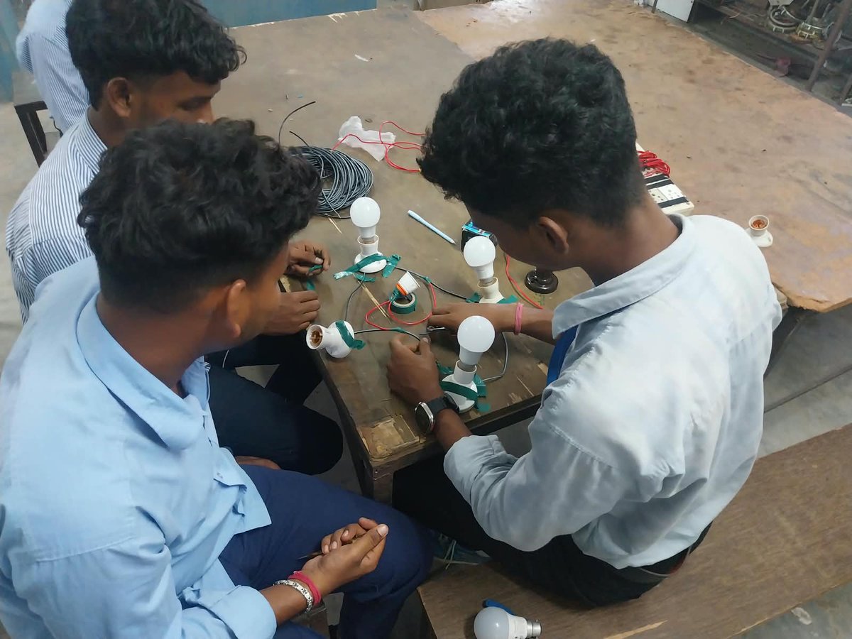GManbazar's tweet photo. ELECTRICIAN PRACTICAL CLASS https://t.co/fAIL5BwUub