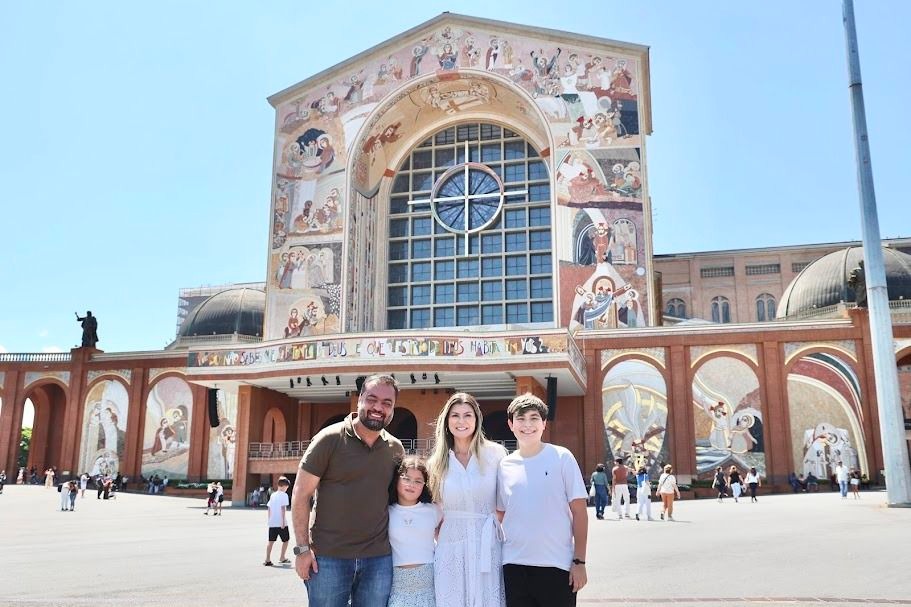 claudiocastroRJ's tweet photo. Neste Dia de Nossa Senhora Aparecida, renovo minha fé e minha devoção à Padroeira do Brasil.

Em minha gestão, tive a alegria de sancionar a lei que incluiu oficialmente esse dia no calendário do Estado do Rio de Janeiro, em respeito à fé de milhões de brasileiros e fluminenses. https://t.co/A2WeOt3qAm