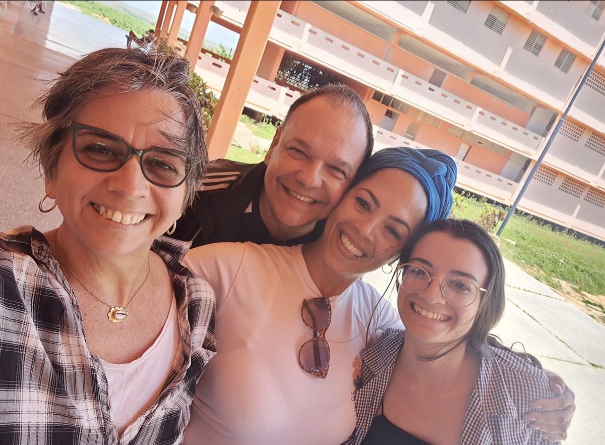 efunerencia's tweet photo. Gracias @QuisicuabaC  por seguir demostrando que solo el Amor ❤️engendra la maravilla. Felicidades en el 87 Aniversario #CubaNoEsUnaAmenazaElBloqueoSí https://t.co/I7X3rb6mfQ