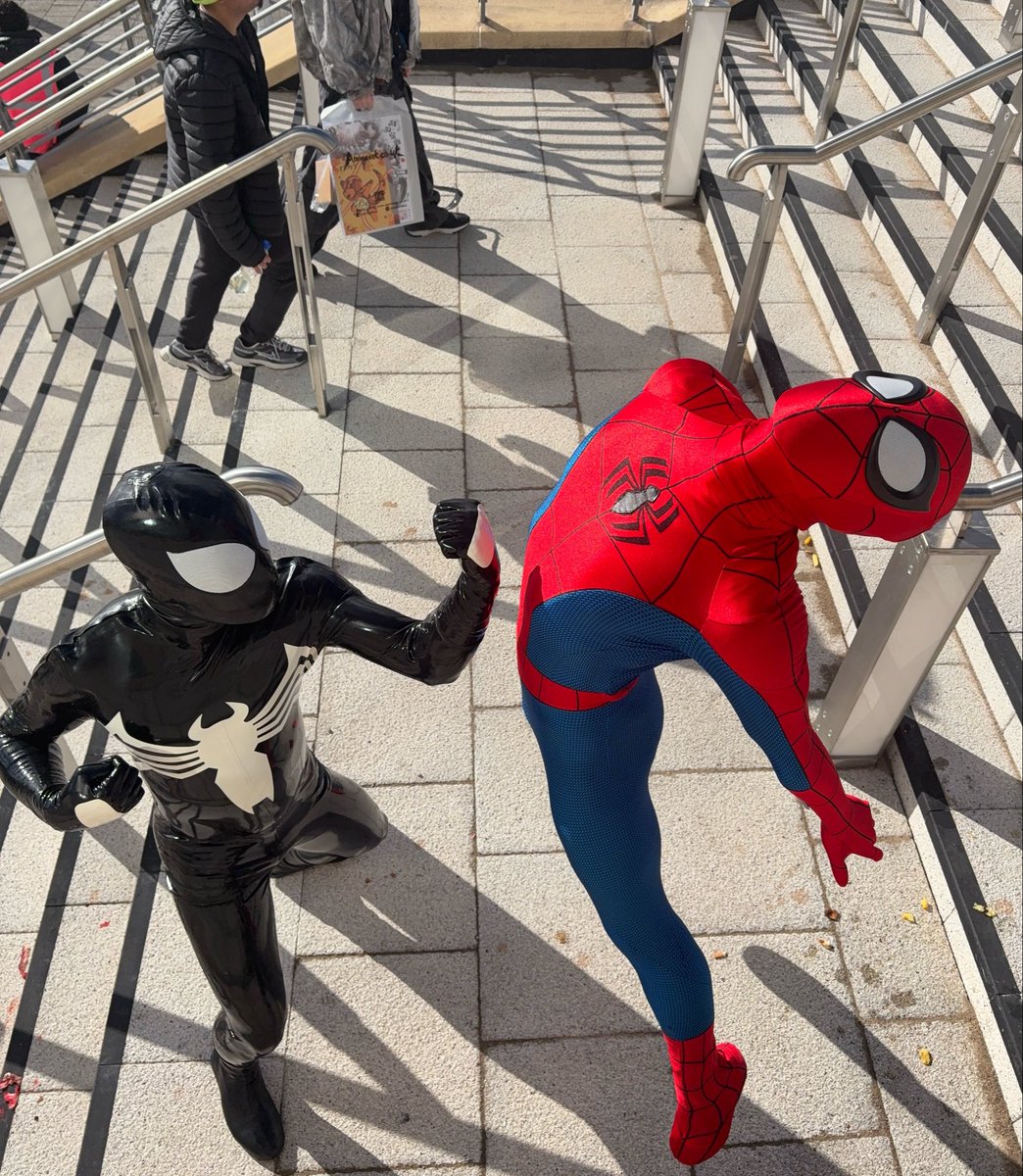 SpideyMCosplay's tweet photo. *Adds to list of favourite cosplay photos I’m in ever taken* https://t.co/0kq5XmBbuG