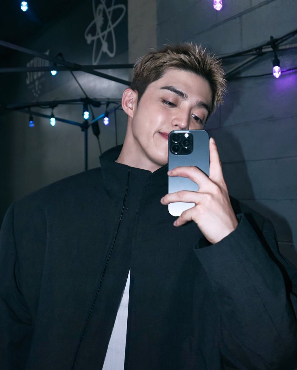 densm17e's tweet photo. Am I the only short hair seungcheol enthusiast out here ✋️😔🤕🤤😋🥹
#2026MAMAVOTE #SEVENTEEN https://t.co/EYXDp63Cnt