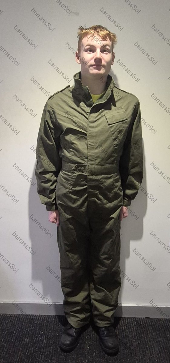 BarrassSol's tweet photo. Tried on my British Army issued overalls today for the first time. Since the weather is getting colder. https://t.co/ME4yCnRWk0