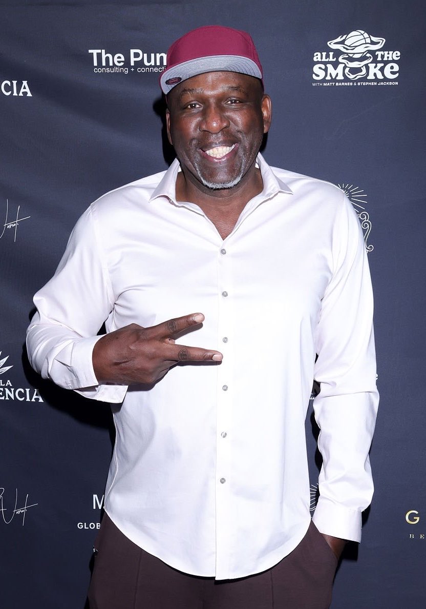 TheDunkCentral's tweet photo. Olden Polynice calls out LeBron 

“The man plays for the 76ers and he’s jumping on helicopters every day going to New York. It’s like how are you spending time with your teammates getting to know them outside of practice, which is something you should be trying to do.”

(h/t @NBA__Courtside )