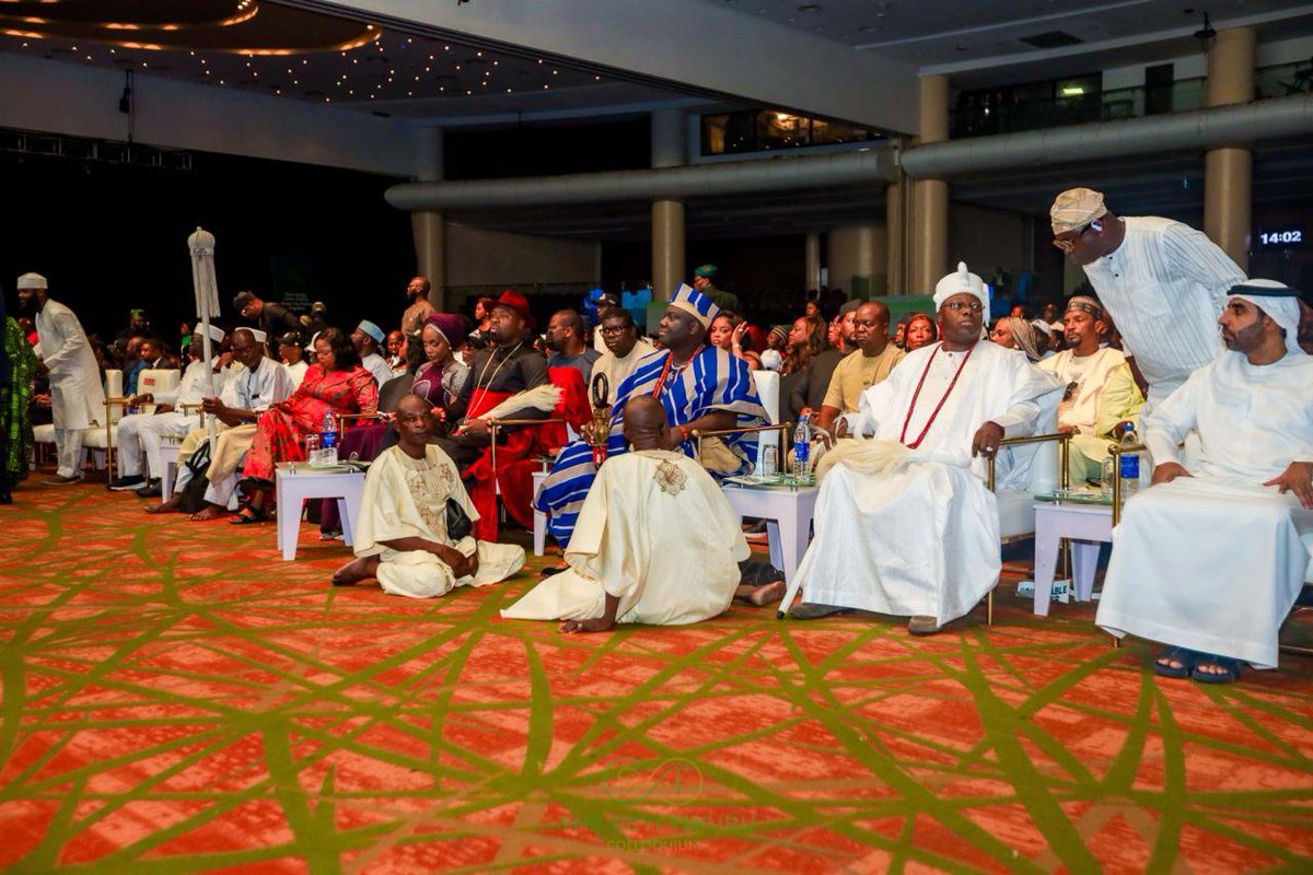 TheSTColloquium's tweet photo. Rooted in Tradition!  

Our royal fathers graced us with their presence at the Seyi Tinubu Colloquium. https://t.co/4KlyhqvWbq