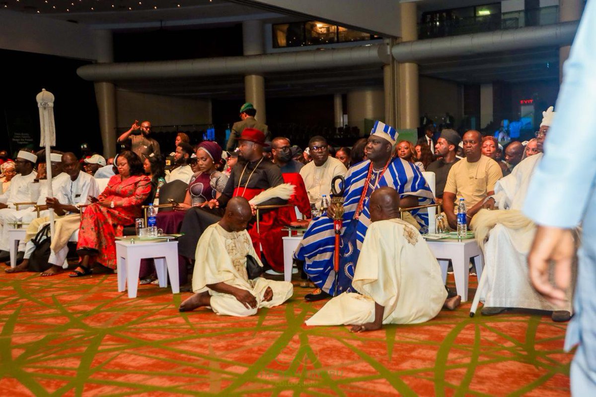 TheSTColloquium's tweet photo. Rooted in Tradition!  

Our royal fathers graced us with their presence at the Seyi Tinubu Colloquium. https://t.co/4KlyhqvWbq