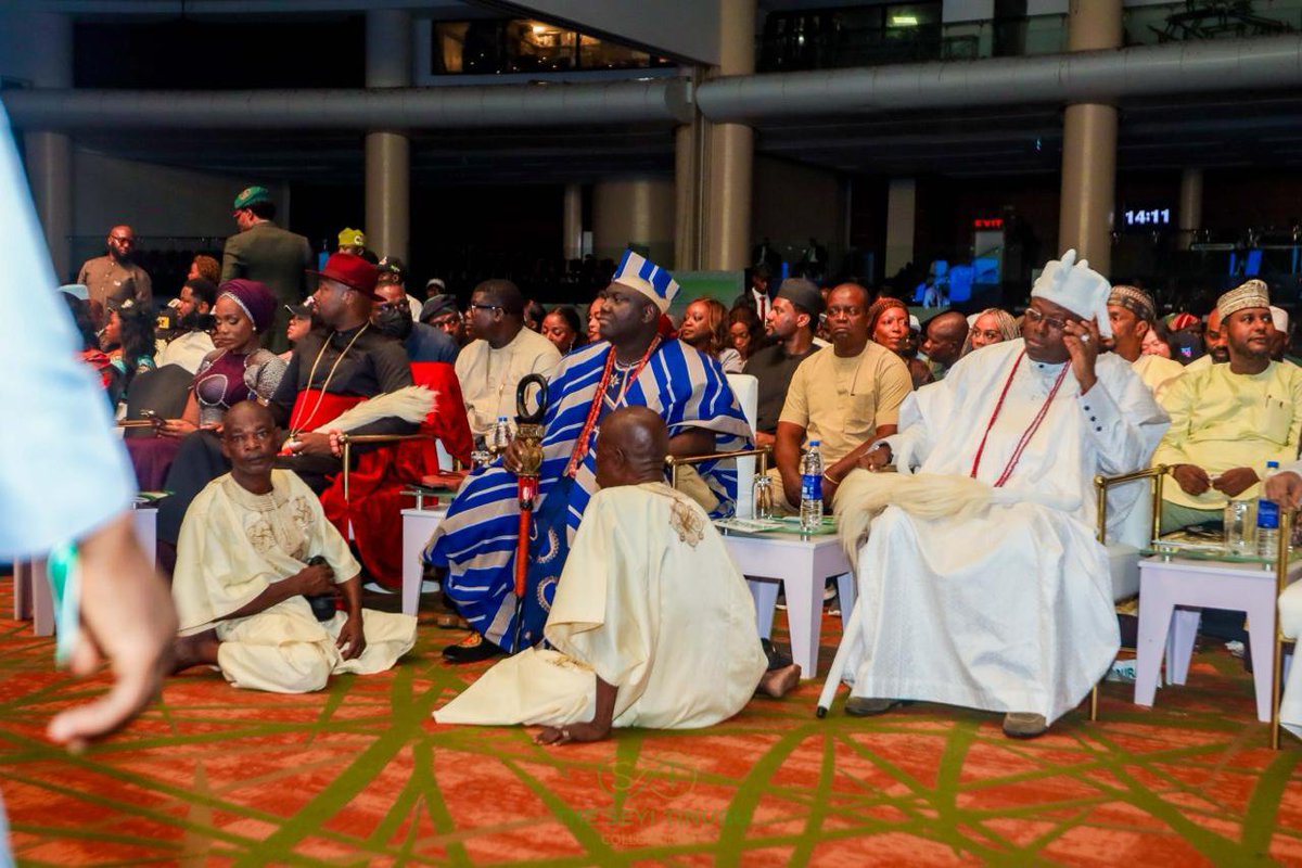 TheSTColloquium's tweet photo. Rooted in Tradition!  

Our royal fathers graced us with their presence at the Seyi Tinubu Colloquium. https://t.co/4KlyhqvWbq