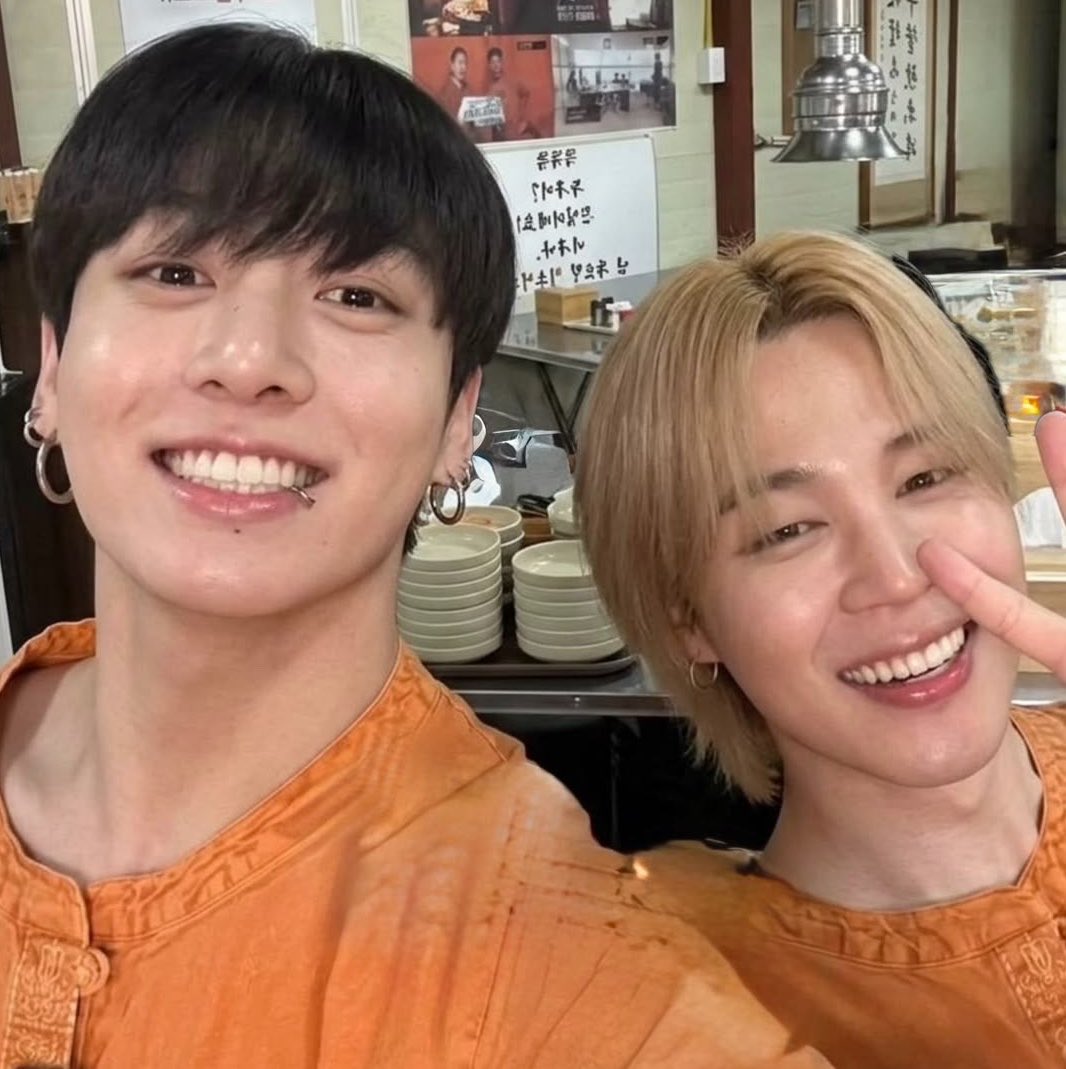 jjkgaIlery's tweet photo. happy birthday to our dearest, jimin!! 🥳 https://t.co/CO36y2sTxD