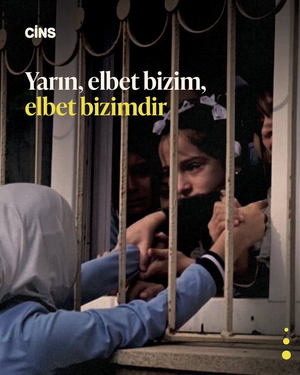 CinsDergi's tweet photo. Azerbaycan’da haftanın ilk ders gününde başörtülü kız öğrenciler ve öğretmenler okul kapılarından geri çevrildi, sınıflardan çıkarıldı ve eğitime devam edebilmeleri için başörtülerini açmaya zorlandı. https://t.co/FHsv4ZxxSr