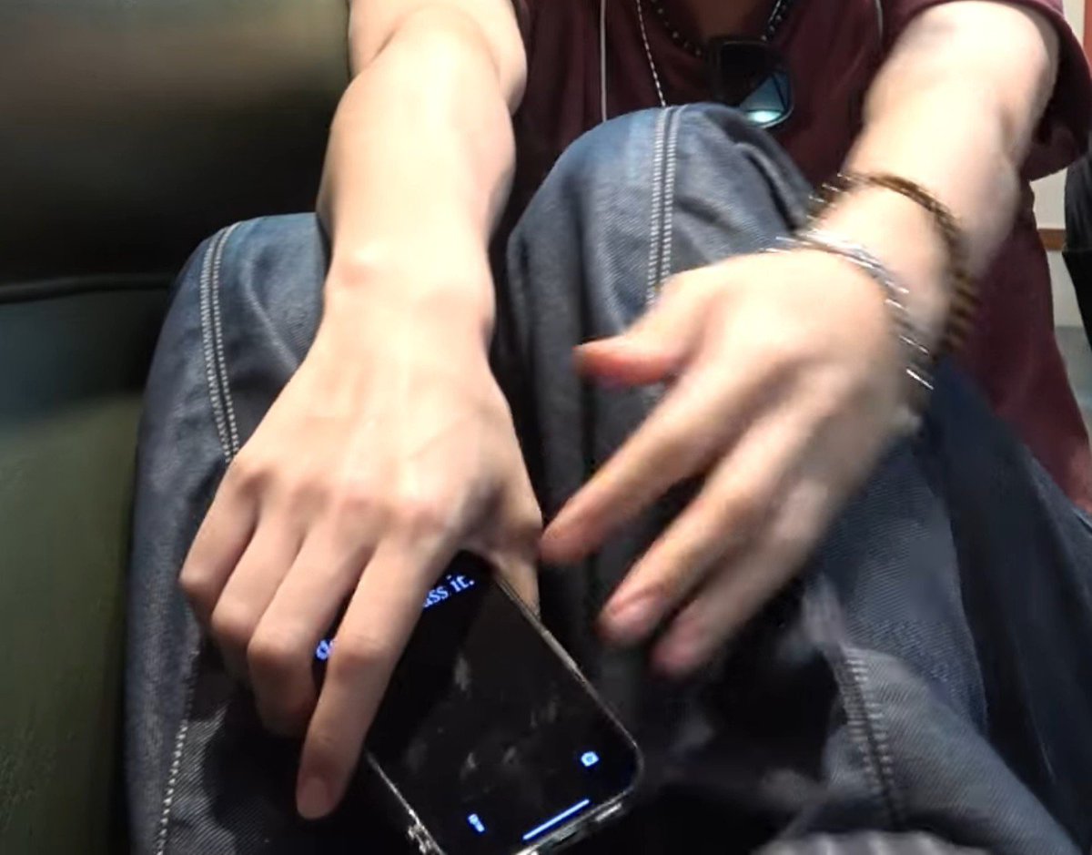 withcortis4life's tweet photo. james' lock screen quote, "don't half-ass it," and the meaning behind it 😭😭 just like how james never gave up and kept chasing his dream https://t.co/KAs0RIVxKk