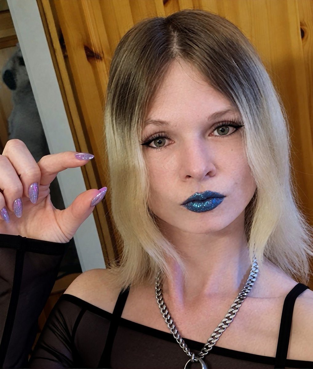 Lady_Lilith_D's tweet photo. Du erbärmlicher Nichtsnutz 🤏🏻🤏🏻willst mir👸🏼👸🏼 dienen !? Dann knie zu Beginn vor mir und leiste deinen Sold. 🥵🥵💸💸

👇🏻👇🏻

https://t.co/TLoIWyP573 https://t.co/WosBoNPI2F