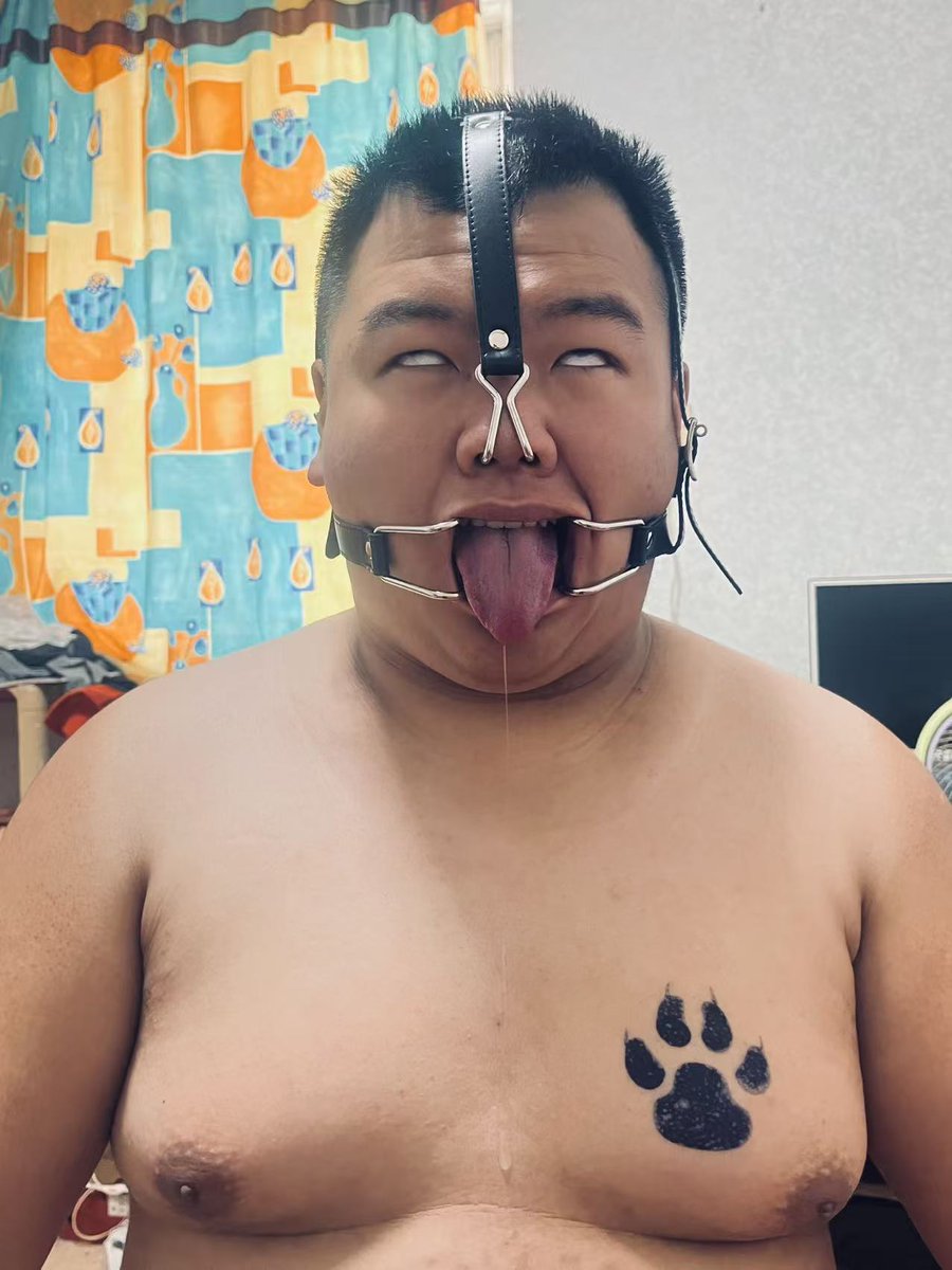 jellycaneat's tweet photo. 好想被野爹牵到街上遛狗，然后让爹们排好队给母猪配种 #锁狗 #贱货 #性奴 #熊m https://t.co/78di6TYUmb