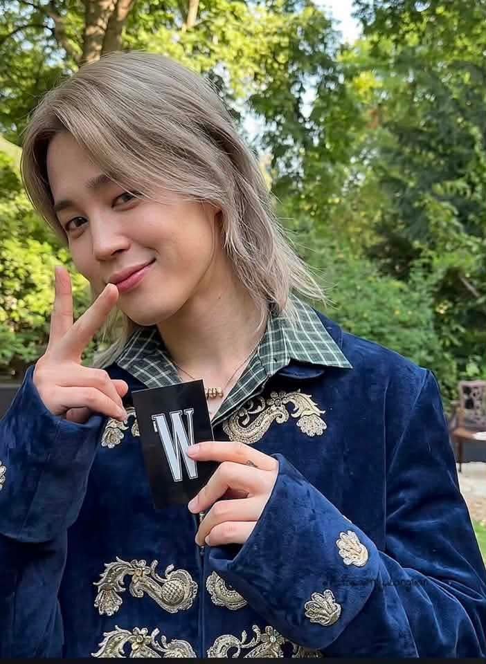 foreverarmyjm's tweet photo. Jimin solo puedo decir que eres la personita que cuando te veo me haces sonreír y haces que mis días sean mis favoritos 
Gracias por ser mi ángel 
Te amo jimin ❤️
FELIZ CUMPLEAÑOS JIMIN!!!!!!!!🎂🎉🎂🎉🎂🎂🎂
#OctoberMagicJimin
#jiminday
#happyjiminday https://t.co/tzXjBrd7JE