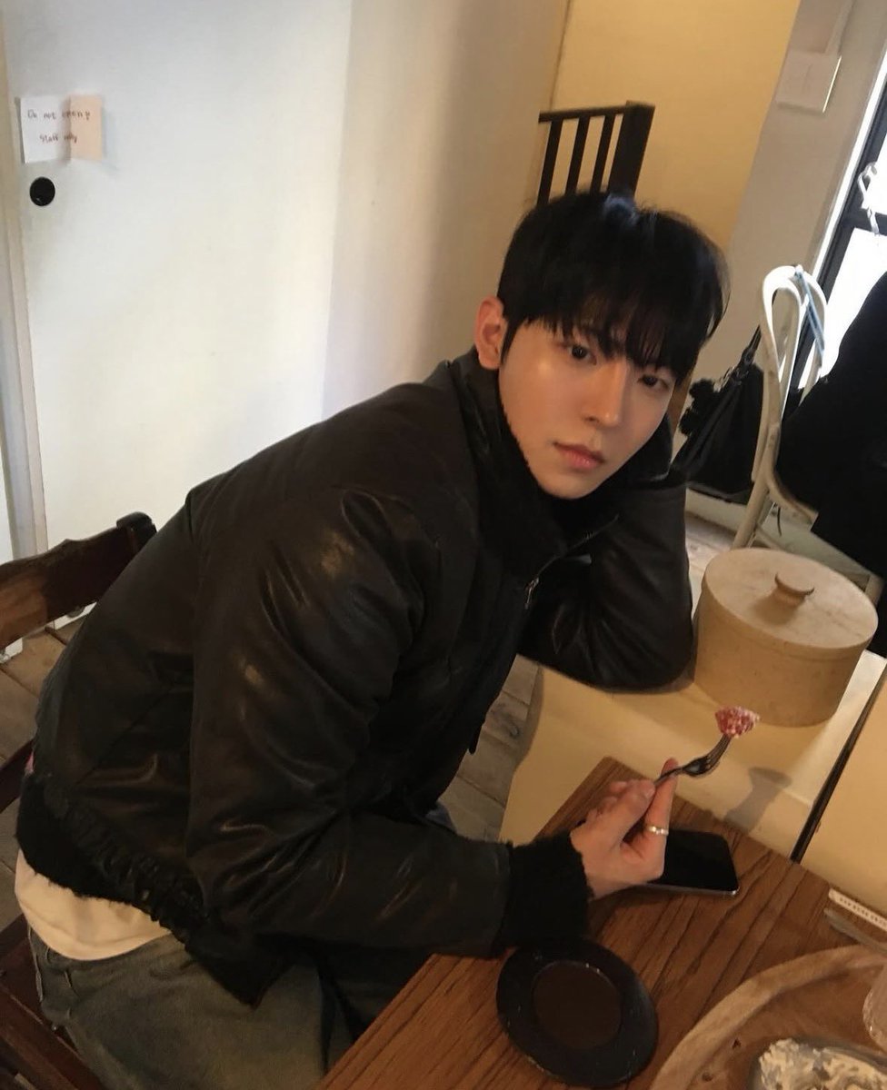 ino_zip's tweet photo. 이때의 이노가 진짜 사람 미치게 만드는 그게 있음 아무튼 있음 https://t.co/AROTRiEOlk