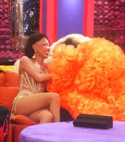 chrisisdada's tweet photo. when i take a shower right after an edible and my loofah is telling me the funniest joke i ever heard https://t.co/T7BDiNcMR8
