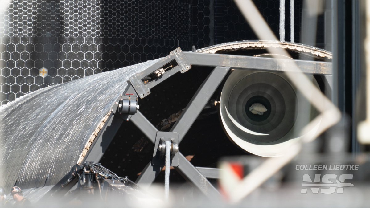 colleenadastra's tweet photo. Efforts are currently underway to get Ship 40 vertical!

@NASASpaceflight | https://t.co/tPjkWXgBZC https://t.co/N6yIvTpfhb