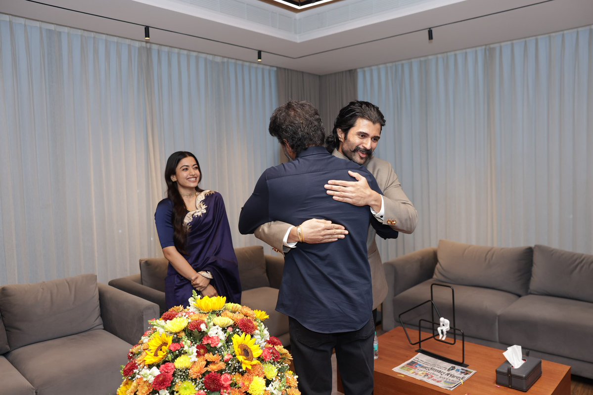 TheDeverakonda's tweet photo. Had the most beautiful time with the dearest Thalapathy @actorvijay Sir.

Even after a long day he received us with so much love and shared such personal insights into life, work and the world. 

One meeting and sir is already a favourite ❤️ 

Until next time,
My love and respect.
Vijay Deverakonda :)
