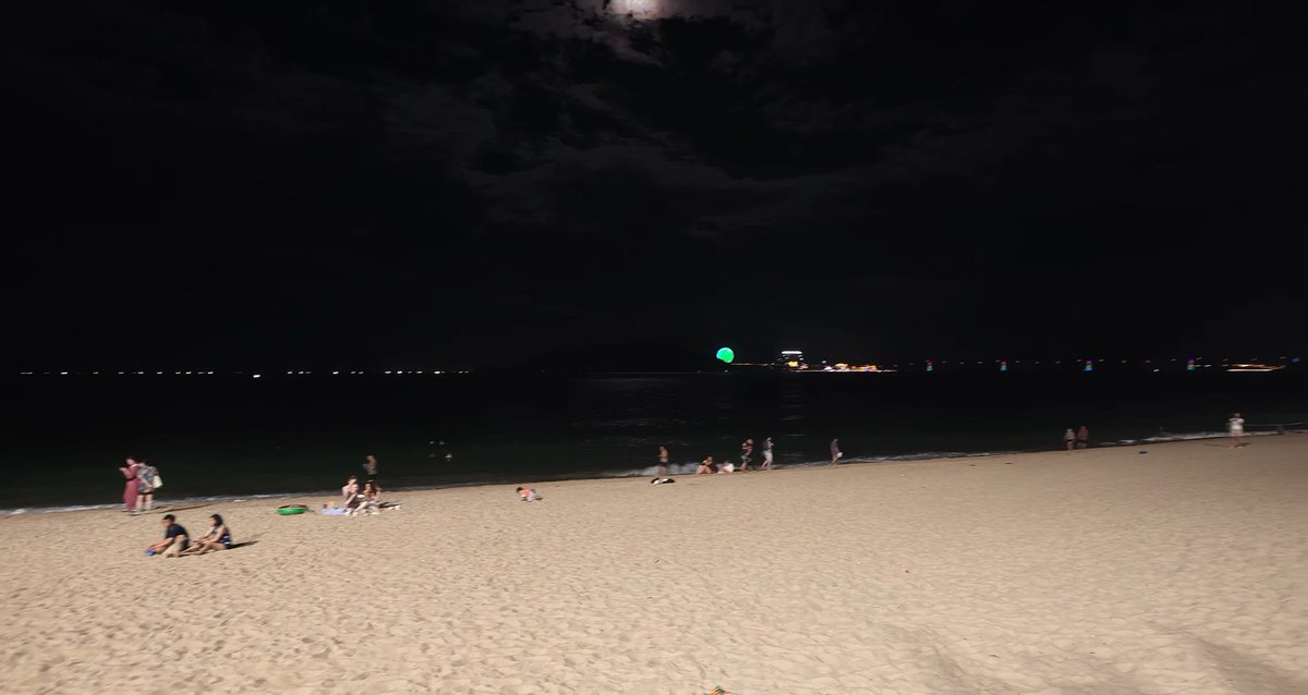 ThuyTrang108's tweet photo. Good night.

It’s funny how the night makes everything feel quieter.
Things that seemed so important a few hours ago suddenly feel a little smaller.
Maybe we just needed some distance.

Sleep well. https://t.co/jSUhFDxyyj