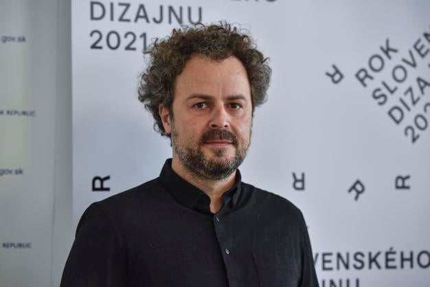 denniksme's tweet photo. Odchádza ďalší riaditeľ. Tlaky boli príliš veľké, hovorí šéf Centra dizajnu Schmidt. (TASR) dlvr.​it/TVtRxt https://t.co/w04jNTYoFr