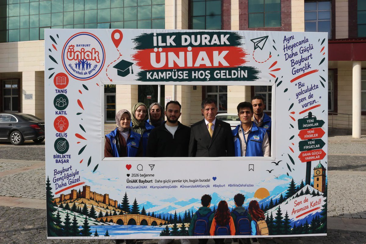 profdrorhanates's tweet photo. 📍#Bayburt

Gençlik Kolları Başkanımız Miraç Bayram ile birlikte, Bayburt Üniversitemizde açılan “İlk Durak ÜNİAK – Kampüse Hoş Geldin” standını ziyaret ederek gençlerimizle bir araya geldik.

Gençlerimizin heyecanına ortak olduk, sohbet ettik, düşüncelerini dinledik. Gençlerimizin enerjisi, samimiyeti ve geleceğe dair umutları bizlere güç veriyor.

Gençlerimizle gönül gönüle olmaya, onların yolunu açmaya ve her zaman yanlarında durmaya devam ediyoruz. 🇹🇷