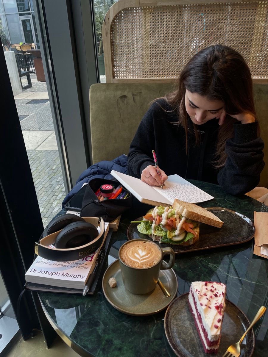 _missbanter's tweet photo. a me time with coffee https://t.co/IRbqvqMz8b