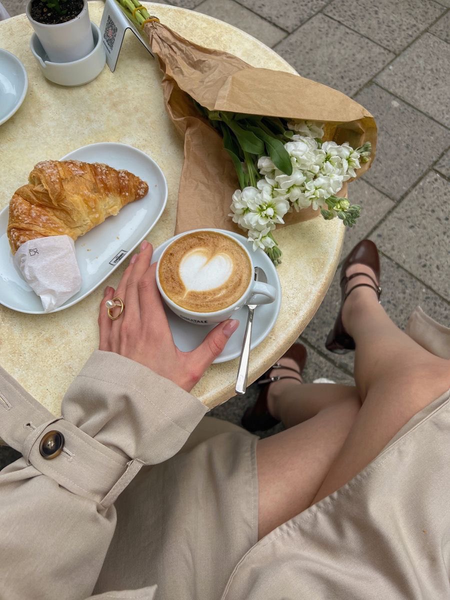 _missbanter's tweet photo. a me time with coffee https://t.co/IRbqvqMz8b