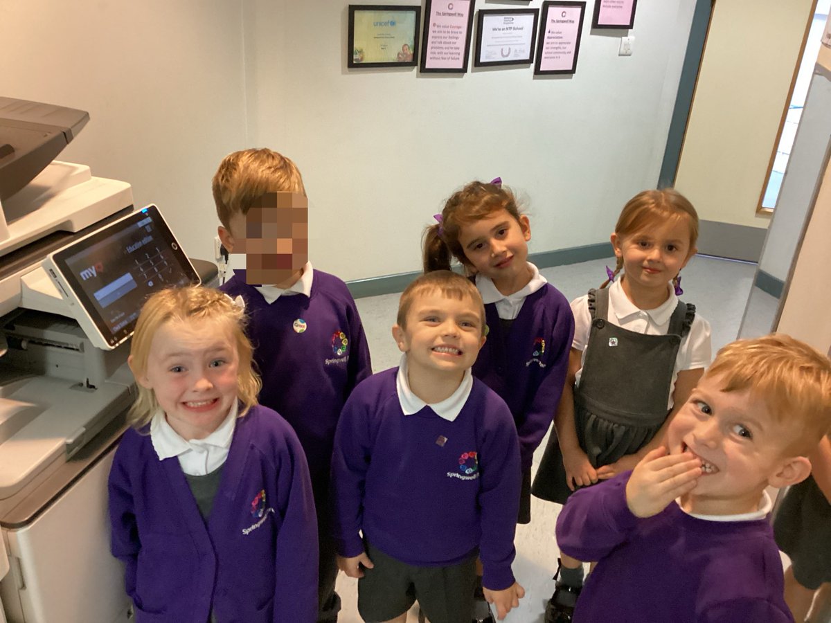 SpringwellRecep's tweet photo. Today we went on a number hunt around school to find the numbers 1, 2 and 3 🔍🕵️1️⃣2️⃣3️⃣ @Springwellpark_ https://t.co/rCxLyugLT8