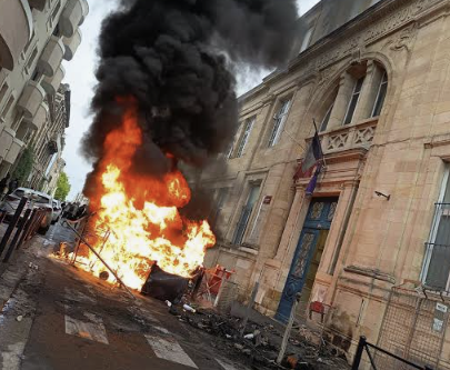 CaroCygnus's tweet photo. 1-Quand le #pasdevagues des écoles rentre en action,
voici ce qu'il se passe :
"Le lycée était dans un perpétuel climat de violence. Durant la seule année où j’y ai travaillé (septembre 2018-août 2019) j’ai pu assister ou être au courant de :
-Plusieurs départs de feu https://t.co/DXECjW71oc