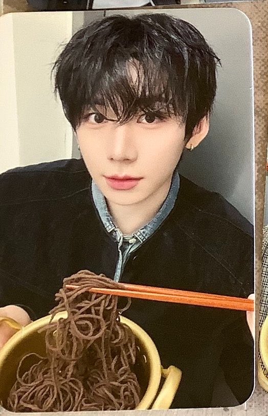 for_qkrhan's tweet photo. 🦌: hyung, this one’s cute
🐈‍⬛: this one? it’s not bad(?)
🦌: your hairstyle is pretty https://t.co/8fCL7HWN4m