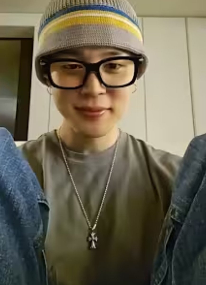 AnggrekKhaty's tweet photo. HAPPY DAY JIMIN ♡🎂
#HAPPYJIMINDAY
#JIMIN https://t.co/QQ1HcCzHO5