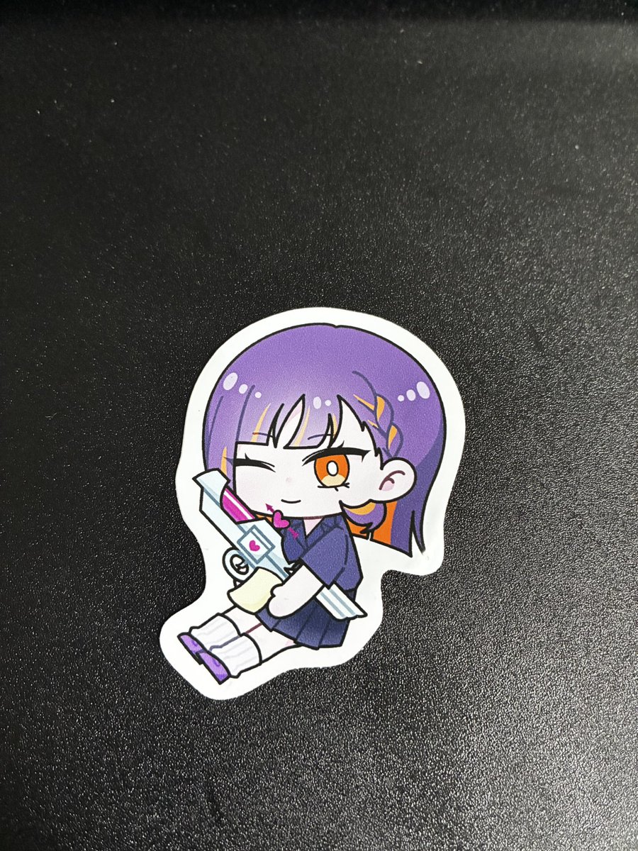 chanyamaro02's tweet photo. (左)顔ーぷんりーる写真の時に低血ボルトコスの韓国まろから頂いたお菓子。
(右)2日目の入場直前に近くにいた中国？韓国？まろから頂いたミラチュニラシール

海外まろ、プレゼントを用意している方が多くて感激してしまう！！
写真撮影とかで周りの人に助けてもらうこと多いから見習っていきたい！ https://t.co/LetgFq9DuL