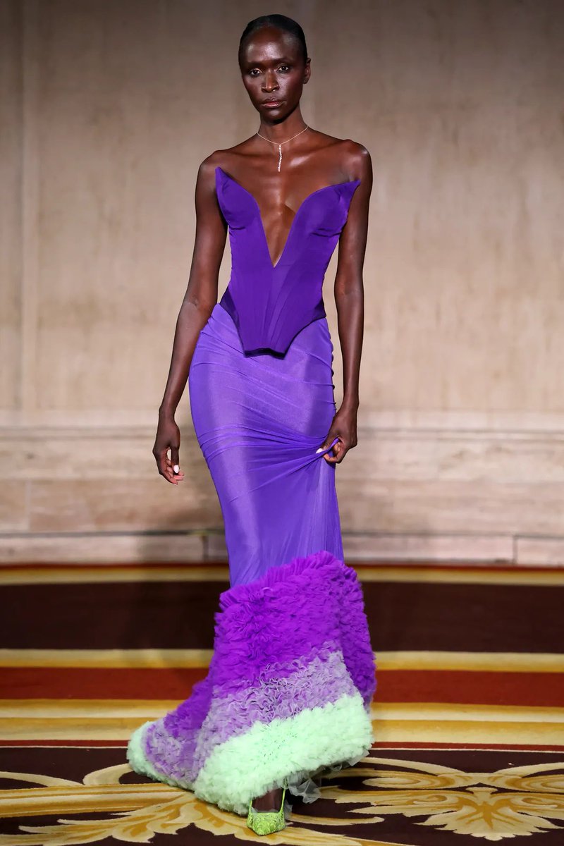 M21236697's tweet photo. Energy drink brand Alani Nu hits the runway. Learn more about their collaboration with fashion designer Christian Siriano in my blog!
https://t.co/2JpuvaTvOs
@ProfNichols #WEARECOMM473 https://t.co/CHsAU5oxTt