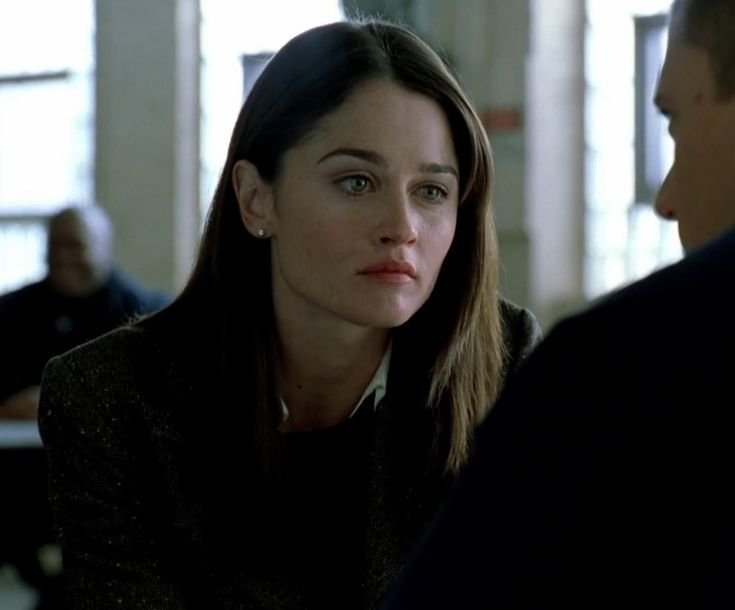 MannyAsks's tweet photo. I'm watching prison break and Veronica got me distracted ngl https://t.co/nR408UIQgF
