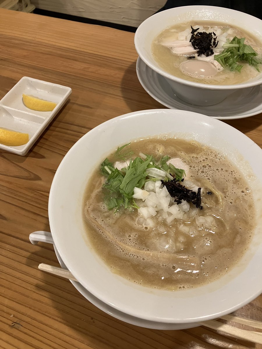 MelMaMax's tweet photo. 今日は友達と生クリームとラーメン飲んだ！ https://t.co/Po1gUU60kS