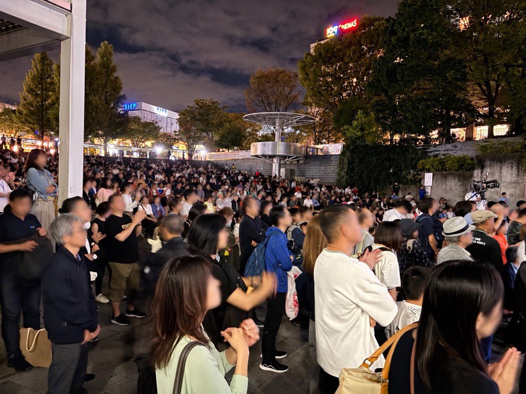 Japan_skywalker's tweet photo. 共同通信の世論調査って…やっぱ偏向フェイクニュースじゃね？
福山あつし候補の街頭演説に圧倒的に人が集まってるんだけど…最有力候補者じゃん！
ほかの候補者ってこんなに人いる？
どうして隠すのかな？
#横浜市長選挙 https://t.co/Vh3Cc3rt9E