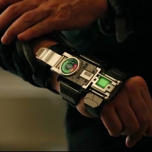 lorxell's tweet photo. Can someone explain this to me like I’m 5? If Bruce already mastered being Smart Hulk in Endgame and She-Hulk, why does he need a suppressor in Spider-Man: Brand New Day? Did he lose control again? https://t.co/q3NRCGH1Me