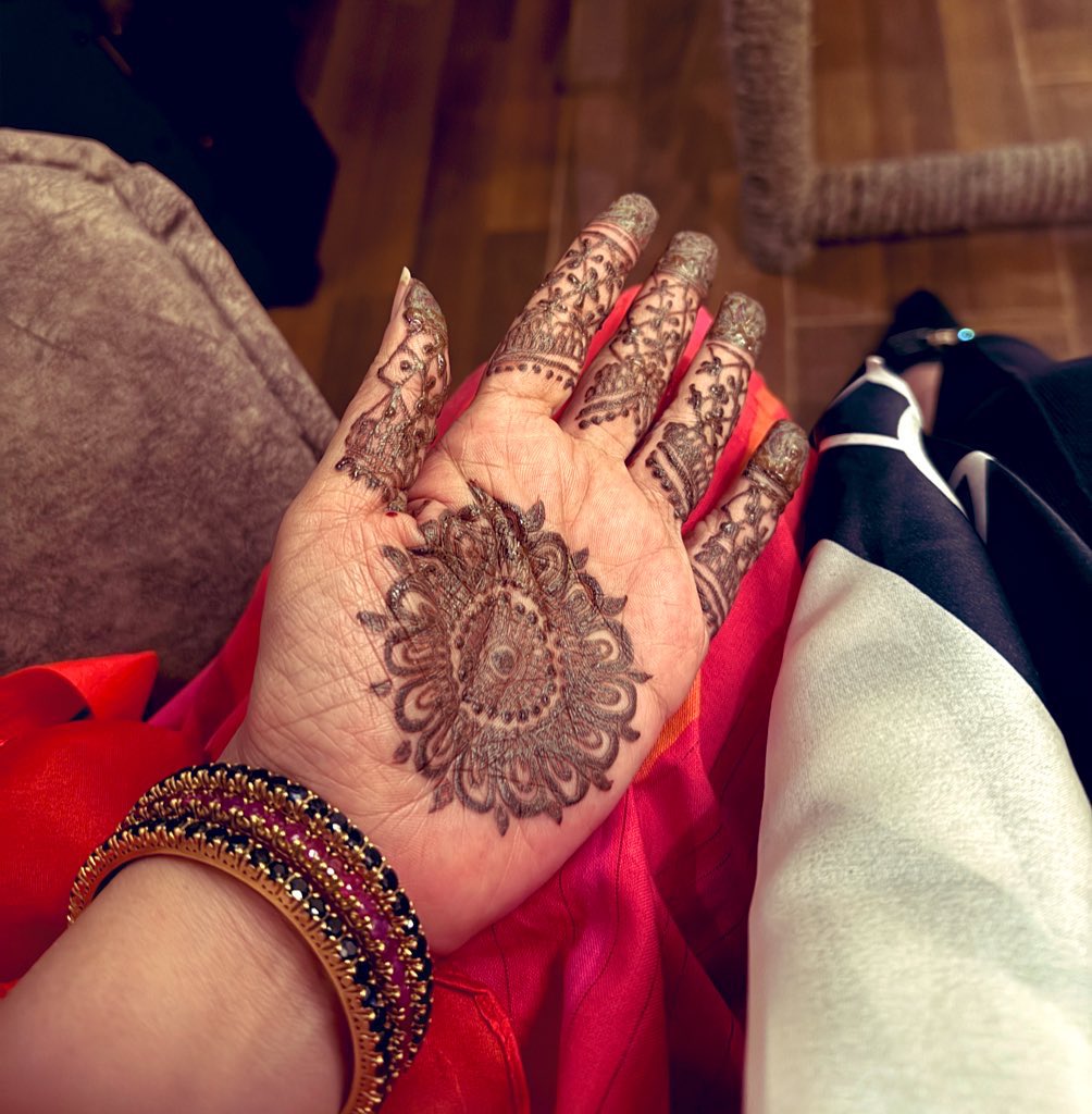 ssamia_j's tweet photo. Henna – A Touch of Beauty and Tradition:

Henna is more than just a beautiful design; it is a symbol of love, happiness, and tradition. Its delicate patterns tell stories of culture, celebration, and elegance. Whether applied on hands or feet, henna adds a magical charm to every moment, making special occasions even more memorable. From weddings to Eid celebrations, its natural beauty brings joy, grace, and a timeless touch of tradition. I love Henna on hands but sometimes you put it on your hair for control hair damage and hair dying too!