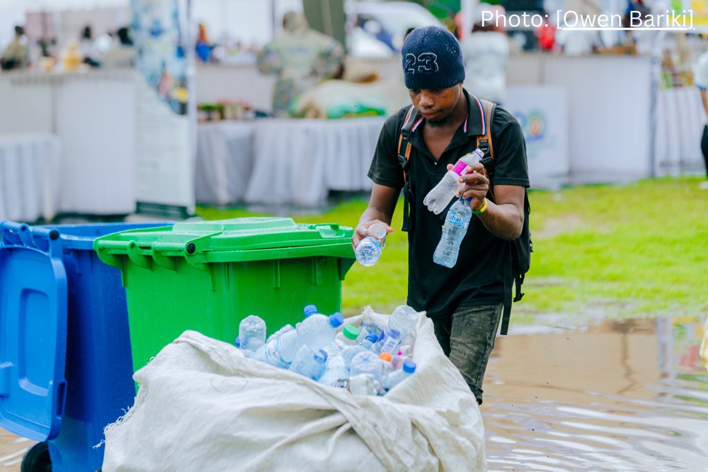 UNUINRA's tweet photo. With high rates of youth unemployment, Africa’s youth can capitalize on Waste Exchange, while promoting sustainability. 

This trading system involves exchanging waste materials(e.g plastics,fashion waste,e-waste)for a fee, to other parties, who repurpose these waste materials. https://t.co/YSinyXPHmx