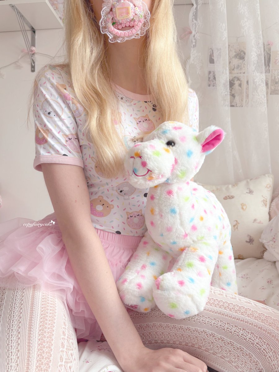 eepyfairycake's tweet photo. ‘𝓈 𝓁𝒾𝓉𝓉𝓁𝑒 𝓃𝓊𝓇𝓈𝑒𝓇𝓎 ૮꒰ ྀི◜๑◝ ꒱��� 🥛

ᰔ yummy sweets! 🍩🎀🍼

onesie &amp; bloomers from @OnesieDownunder https://t.co/yoom4yVve6