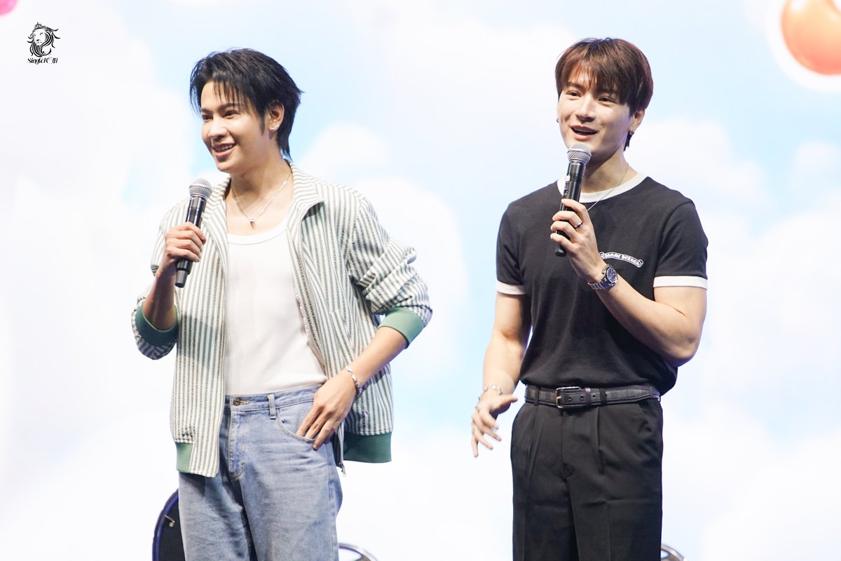 Singtofc_Th's tweet photo. จบลงไปแล้วสำหรับกิจกรรม Fan Sign ในงาน GMMTV FANIVAL 2026 : Happy Family ขอขอบคุณทาง GMMTV ที่จัดกิจกรรมน่ารักๆ ให้พวกเราได้มาเติมพลัง รอยยิ้ม และเสียงหัวเราะร่วมกับ คริส สิงโต และ เจ้าหนูคิงแมน ในวันนี้ ❤️

ขอขอบคุณแฟนคลับทุกท่าน ทั้งที่เดินทางมาร่วมงาน และที่ร่วมส่งกำลังใจผ่านแฮชแท็กด้วยค่ะ 🐢🦁

ขอให้ทุกคนเดินทางกลับบ้านโดยสวัสดิภาพ แล้วพบกันใหม่ในโอกาสหน้านะคะ 🚗

RUANGSANG FAM SMILE DAY

#GMMTVFANIVAL2026HappyFamilyxKS
#KristSingto #KINGMAN 
#SingtoPrachaya