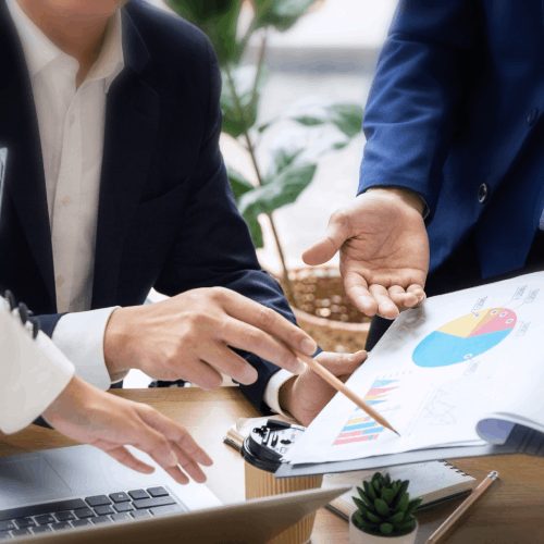 SmartBrief's tweet photo. Engage mid-level champions &amp; executive leaders across finance &amp; banking with SmartBrief. 💳

Read our guide on marketing beyond the C-suite in financial services: https://t.co/DD7cAWhizO

#SmartBrief #FinTech #FinancialServices #B2B https://t.co/RikxkmSvKe