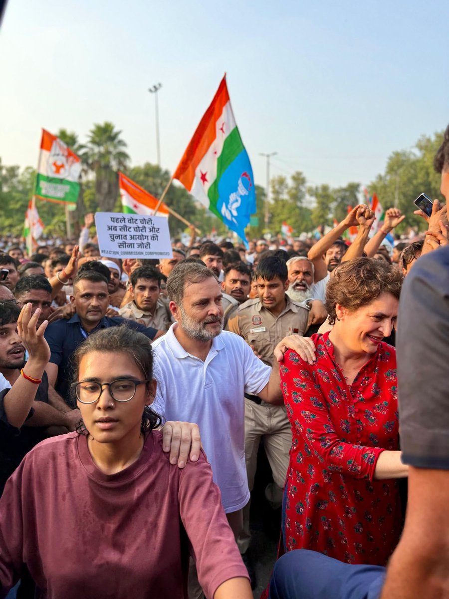 rishibagree's tweet photo. Picture of the Day :

Rahul Gandhi using crutches to stay politically relevant https://t.co/OQZ1BowklU
