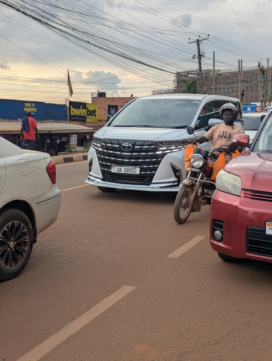 reganayesiga20's tweet photo. Which edition is this guys
Ggabba road has nice ride!! https://t.co/635UxEqtGV
