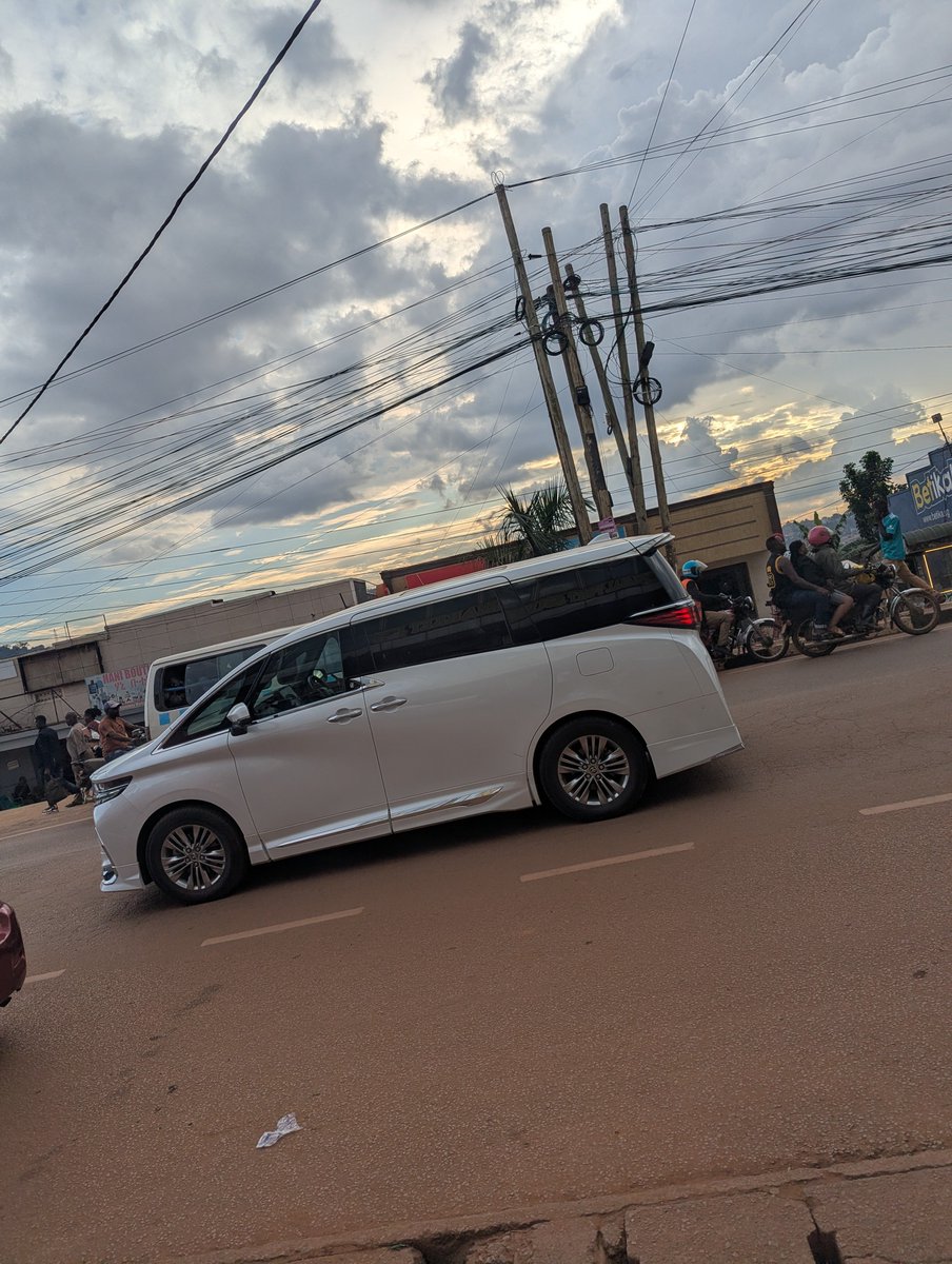 reganayesiga20's tweet photo. Which edition is this guys
Ggabba road has nice ride!! https://t.co/635UxEqtGV