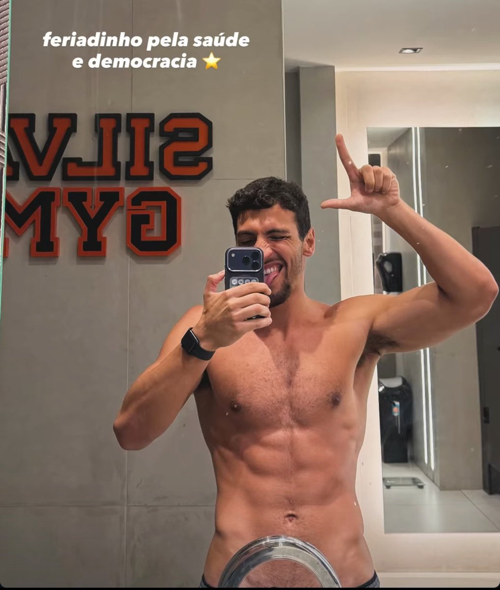 GiuliMedrado's tweet photo. Infelizmente o movimento "GOSTOSOS COM LULA" está me afetando muito.
Agora foi o Henrique Barreira, misericórdia... https://t.co/oJRvQvpEPx