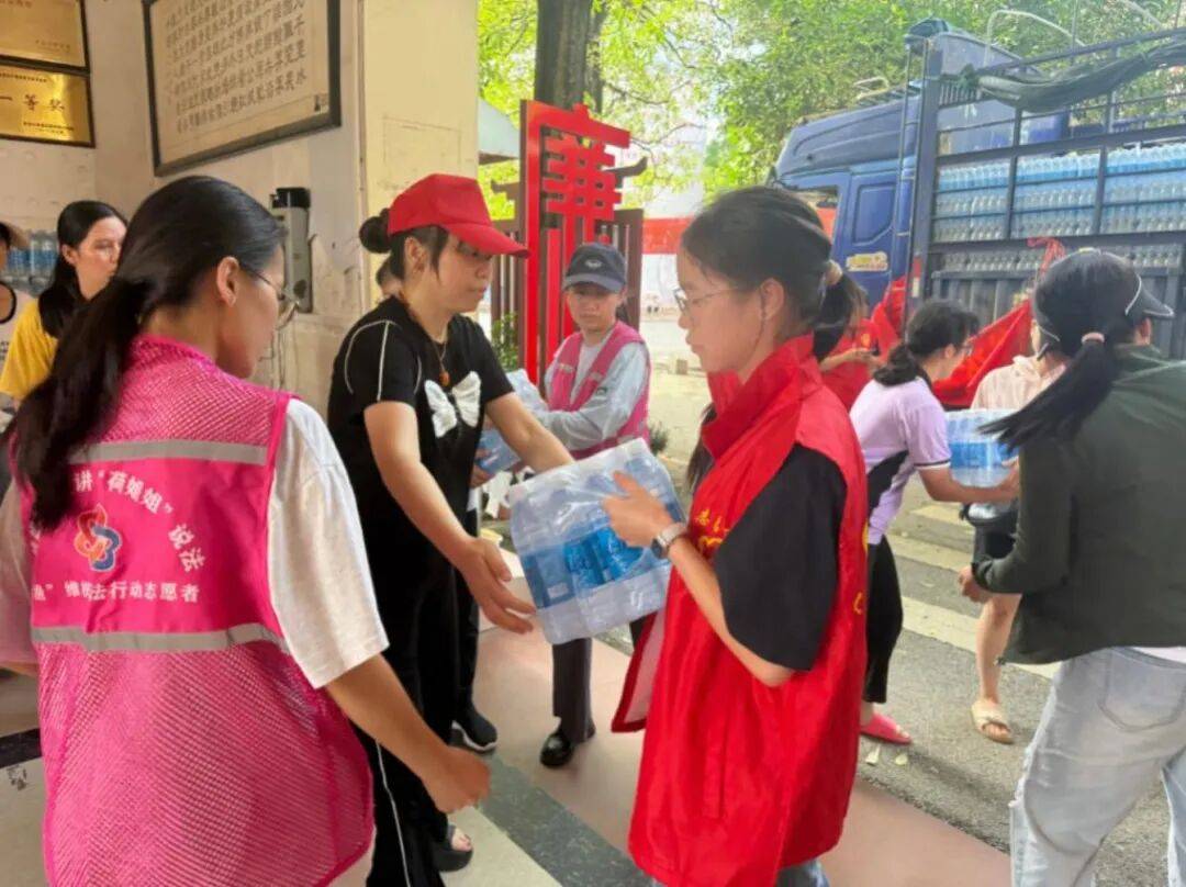 AddisonDevfmjf's tweet photo. [貧窘な人々に訪れた善意の訪問、心温まる献金の輪が広がる] https://t.co/kht2ONtKBF