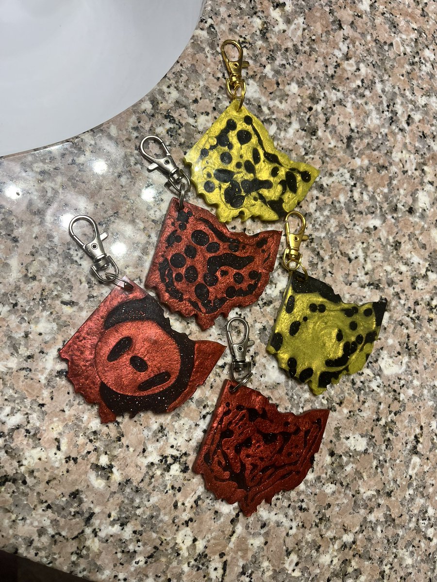 TourDe_CBUS's tweet photo. PILOTS IN THE PARK❤️
Who’s going Friday and what freebies are you bringing for trading?!
I have keychains I made, mini skeleton ducks, and mini dumpster fires! 
(Bracelets too ofc)
I’ll post my locations when I get to cbus for trading so stay tuned and give a follow!! |-/ https://t.co/HafBdiHaBc