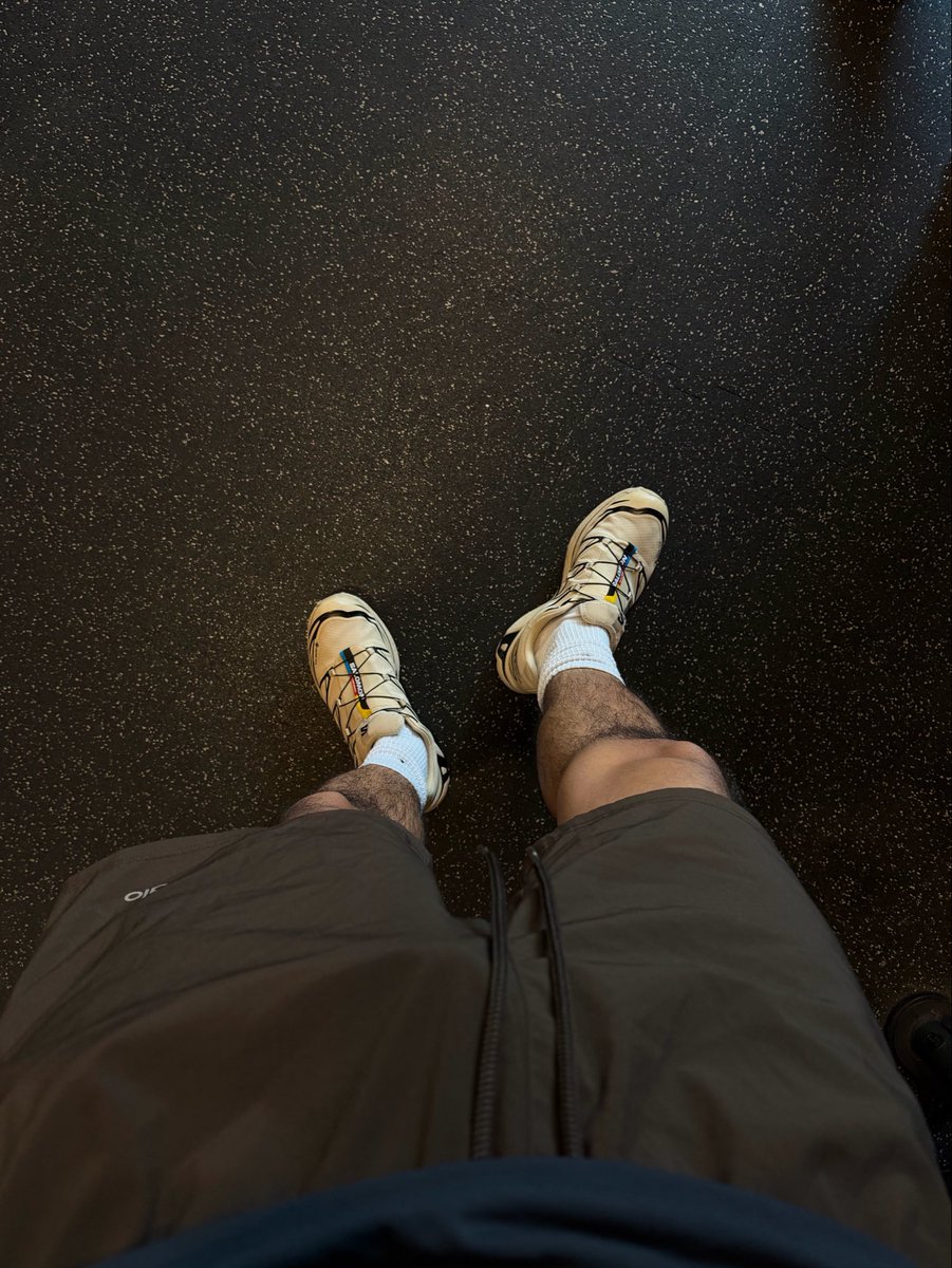 jonathanivan's tweet photo. another sweaty pair 💪🏽🧦 https://t.co/GgcNsVwlAQ